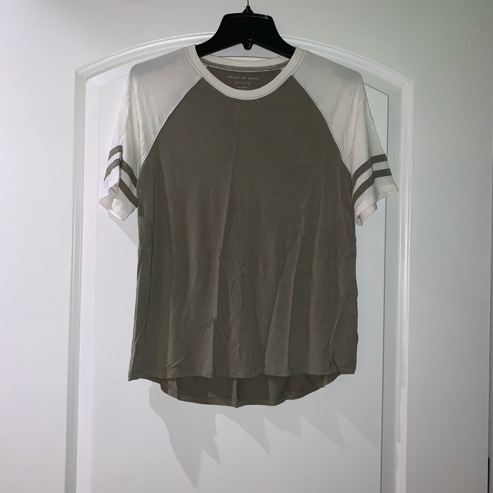 American Eagle t shirt